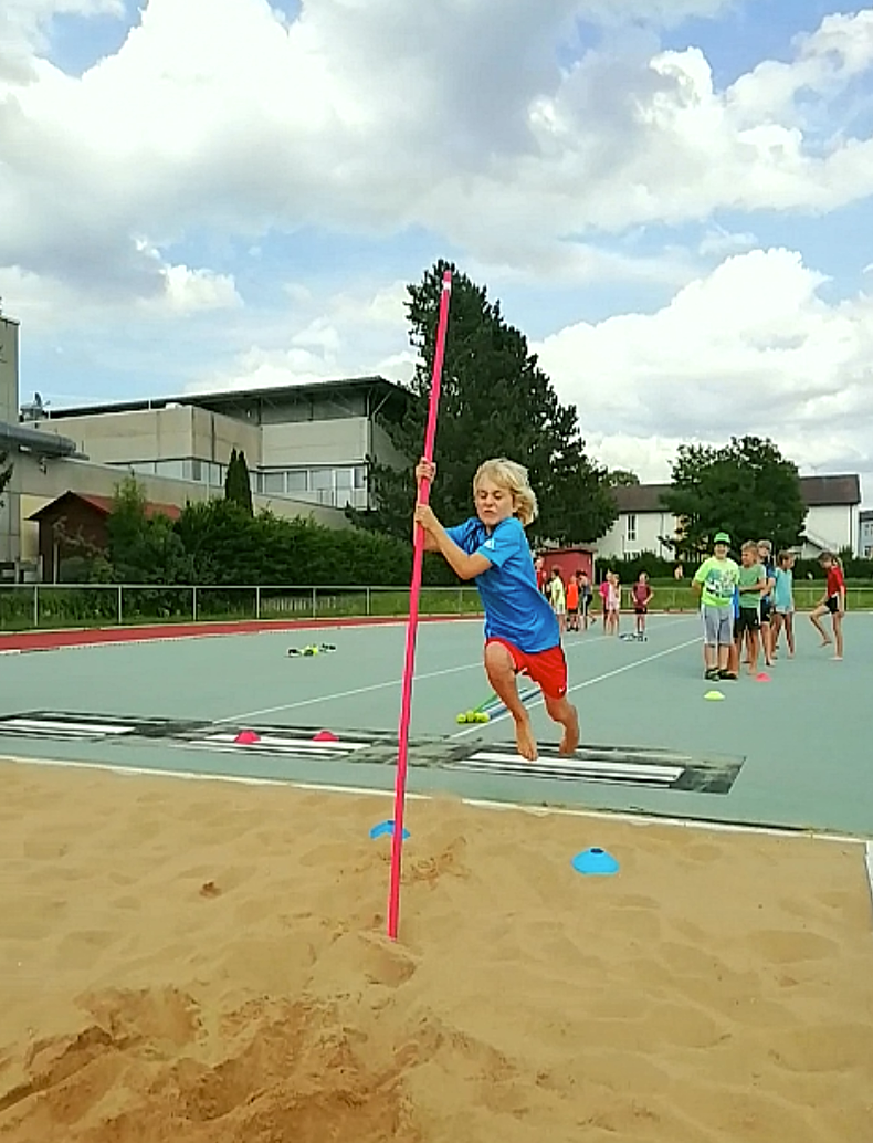 U12 Stabweitsprung
