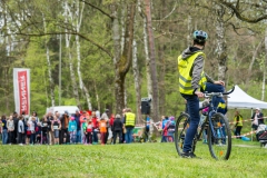 2017-Aulauf1-00658 Der Streckenguide prüft das Starterfeld